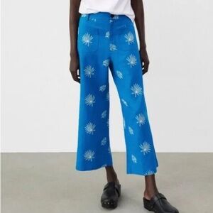 Stylish Blue Patterned Cropped Pants